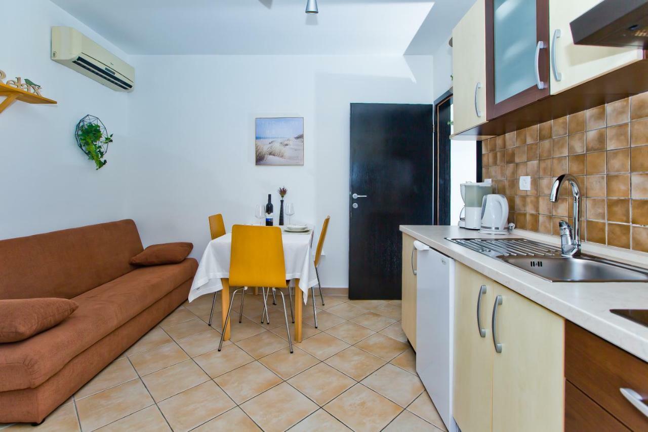 Hvar Apartments 8 Min To The Beach フヴァル エクステリア 写真