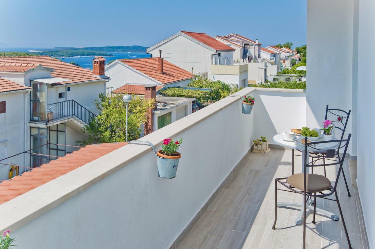 Hvar Apartments 8 Min To The Beach フヴァル エクステリア 写真