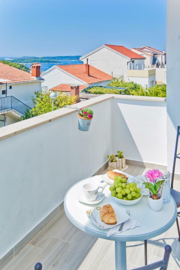 Hvar Apartments 8 Min To The Beach フヴァル エクステリア 写真