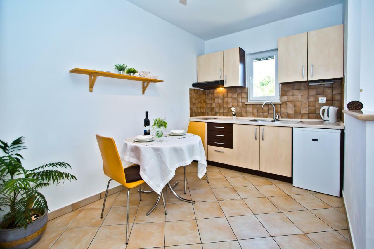 Hvar Apartments 8 Min To The Beach フヴァル エクステリア 写真
