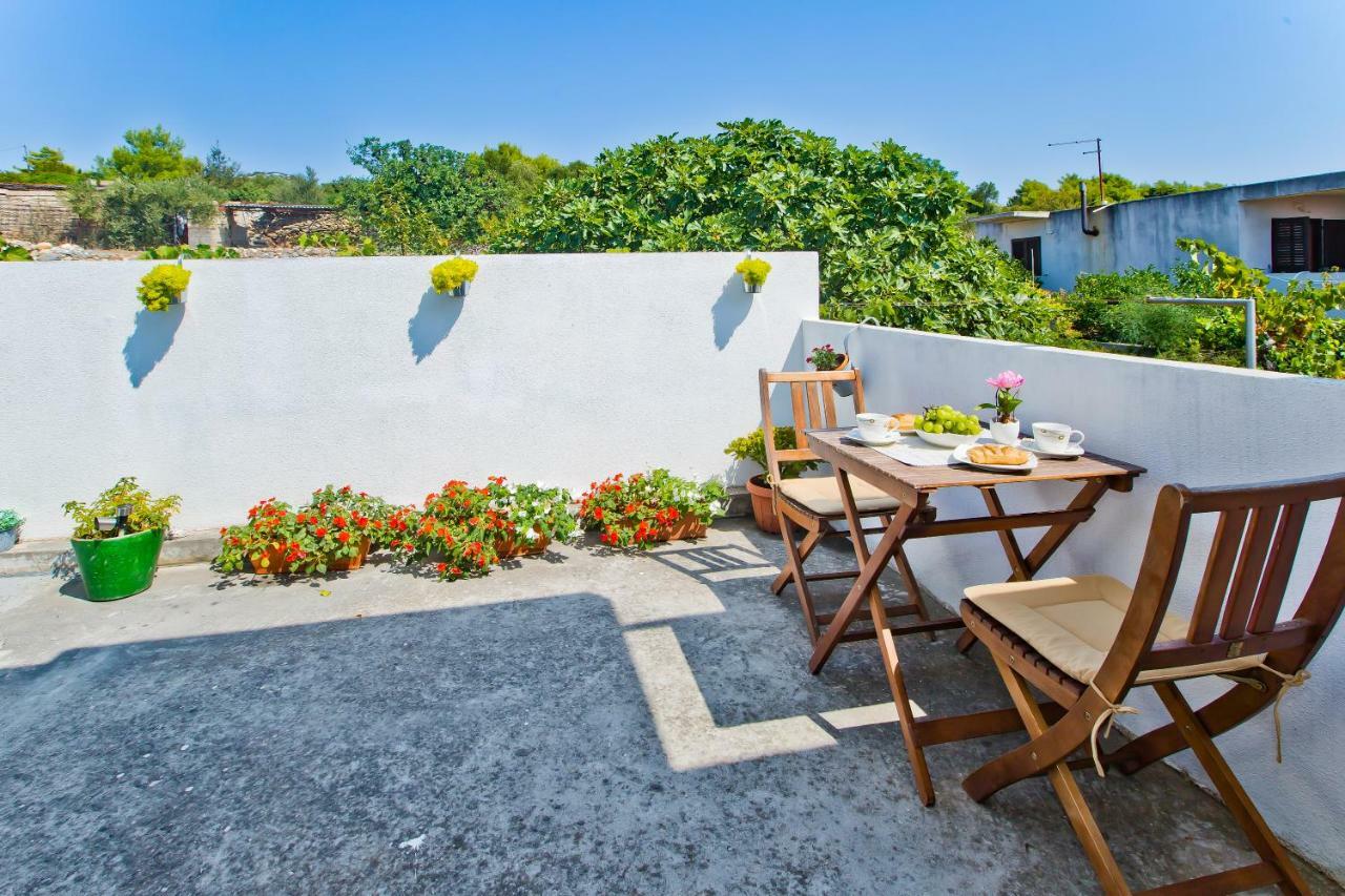 Hvar Apartments 8 Min To The Beach フヴァル エクステリア 写真