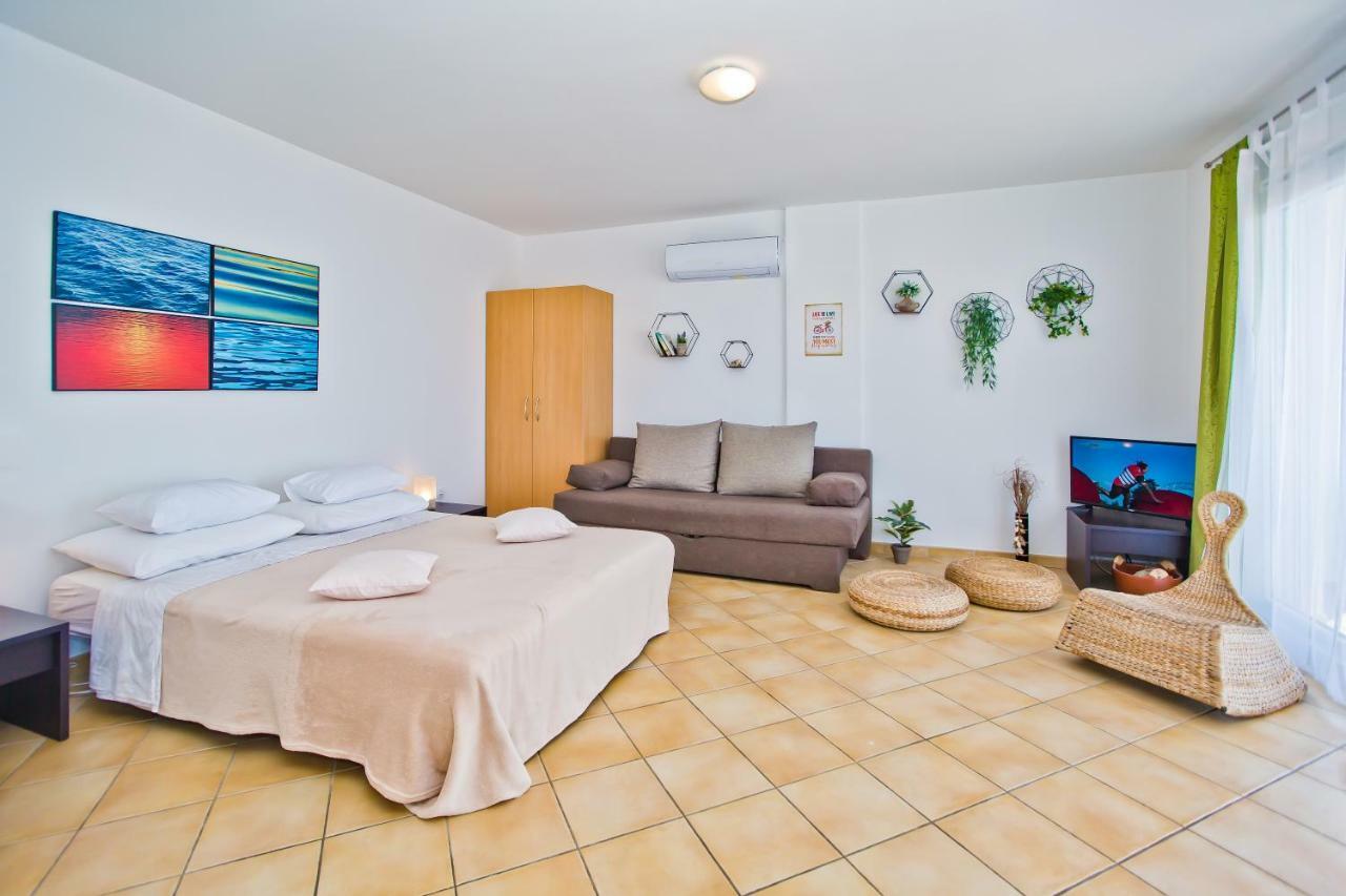 Hvar Apartments 8 Min To The Beach フヴァル エクステリア 写真