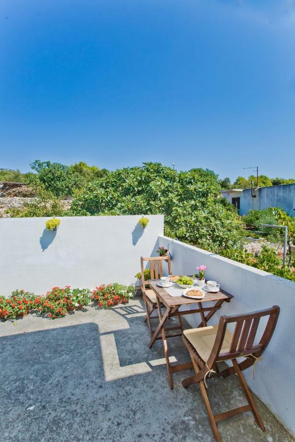 Hvar Apartments 8 Min To The Beach フヴァル エクステリア 写真