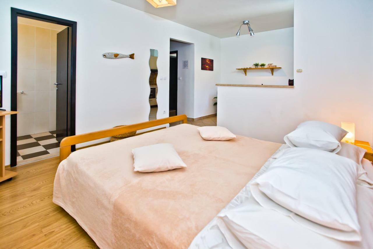 Hvar Apartments 8 Min To The Beach フヴァル エクステリア 写真