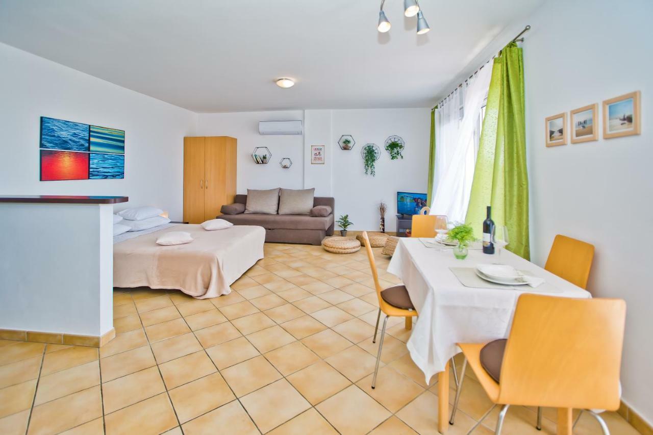 Hvar Apartments 8 Min To The Beach フヴァル エクステリア 写真