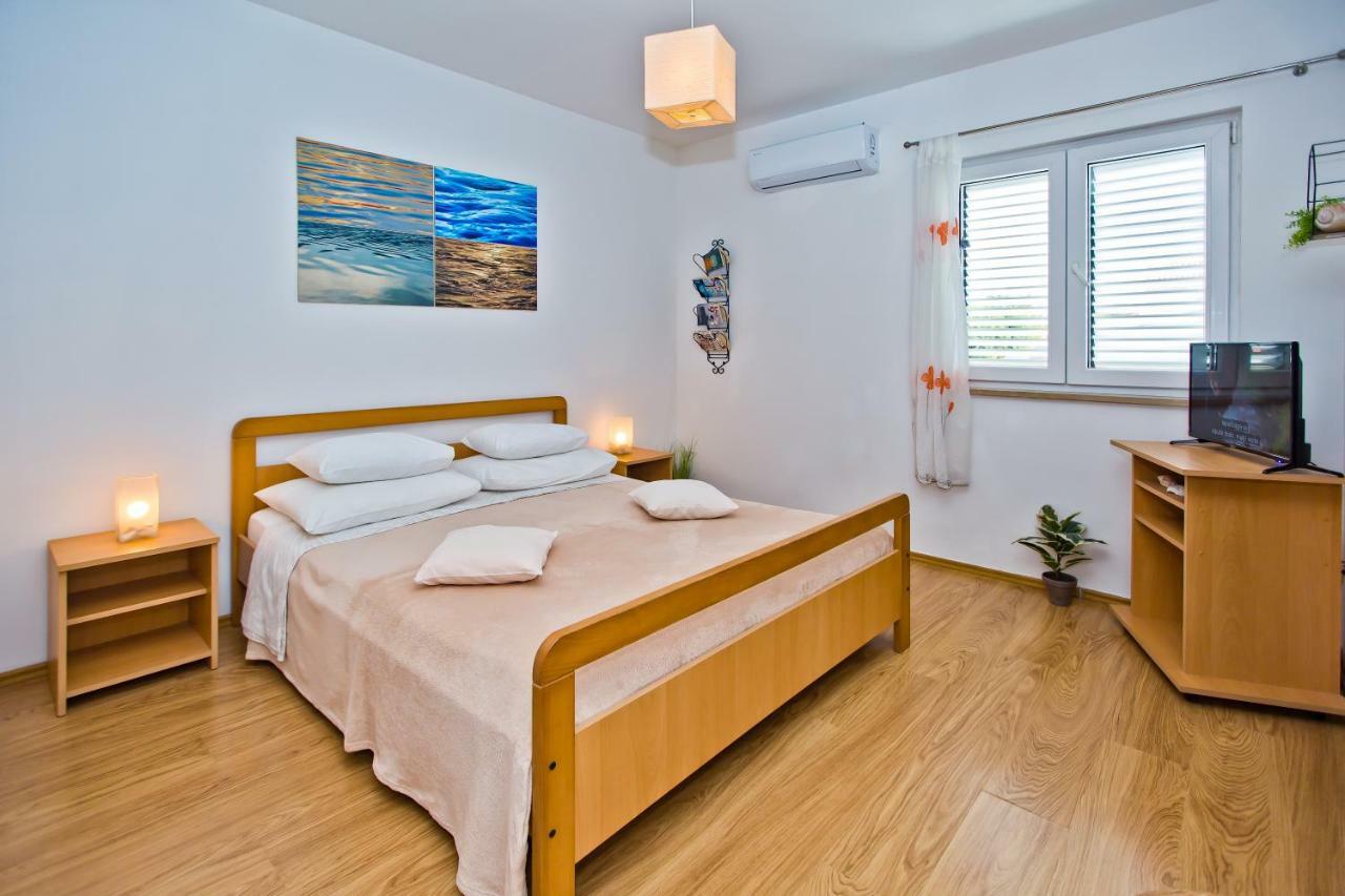Hvar Apartments 8 Min To The Beach フヴァル エクステリア 写真