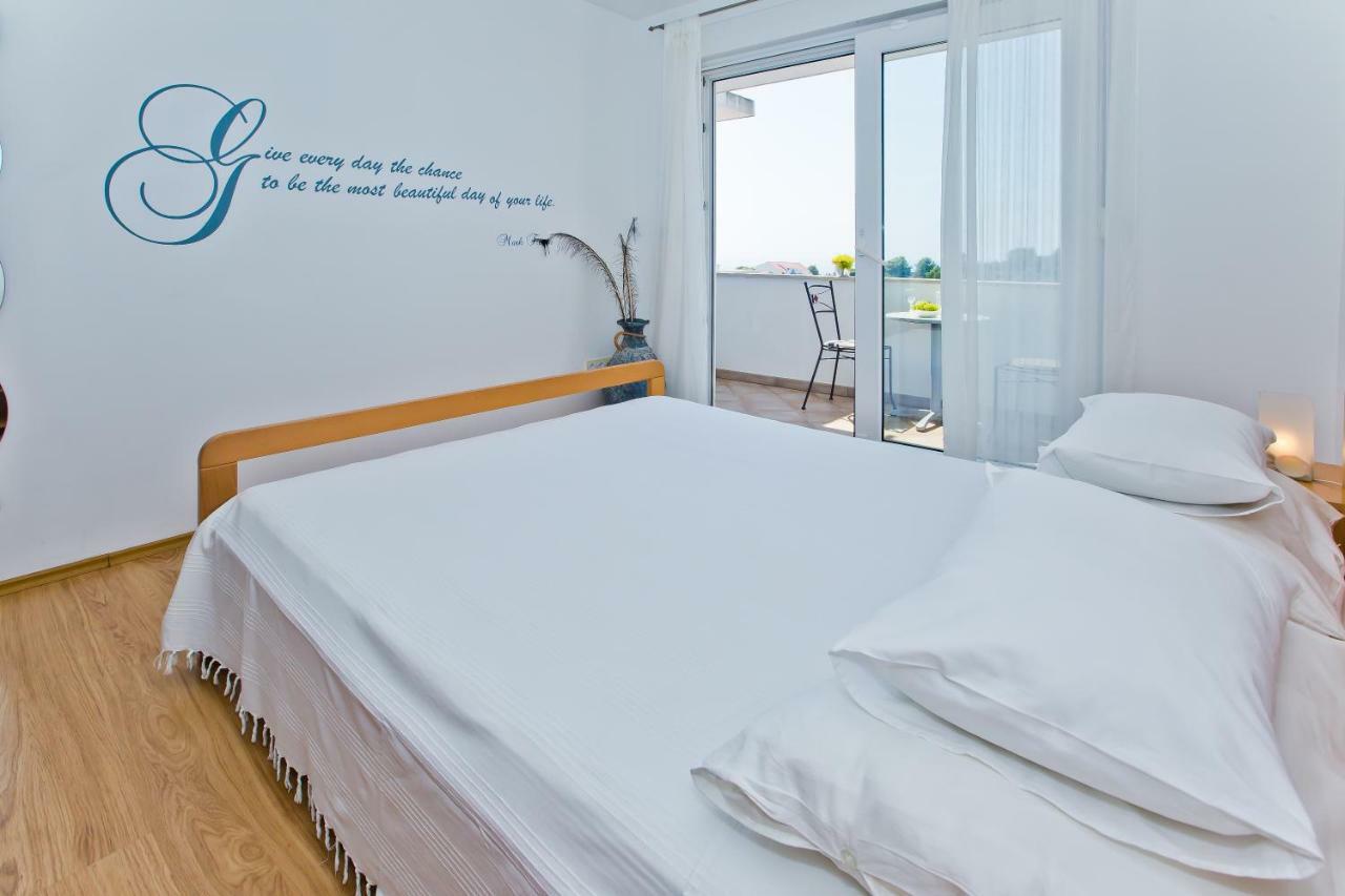 Hvar Apartments 8 Min To The Beach フヴァル エクステリア 写真