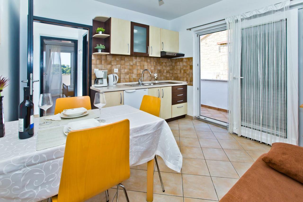 Hvar Apartments 8 Min To The Beach フヴァル エクステリア 写真